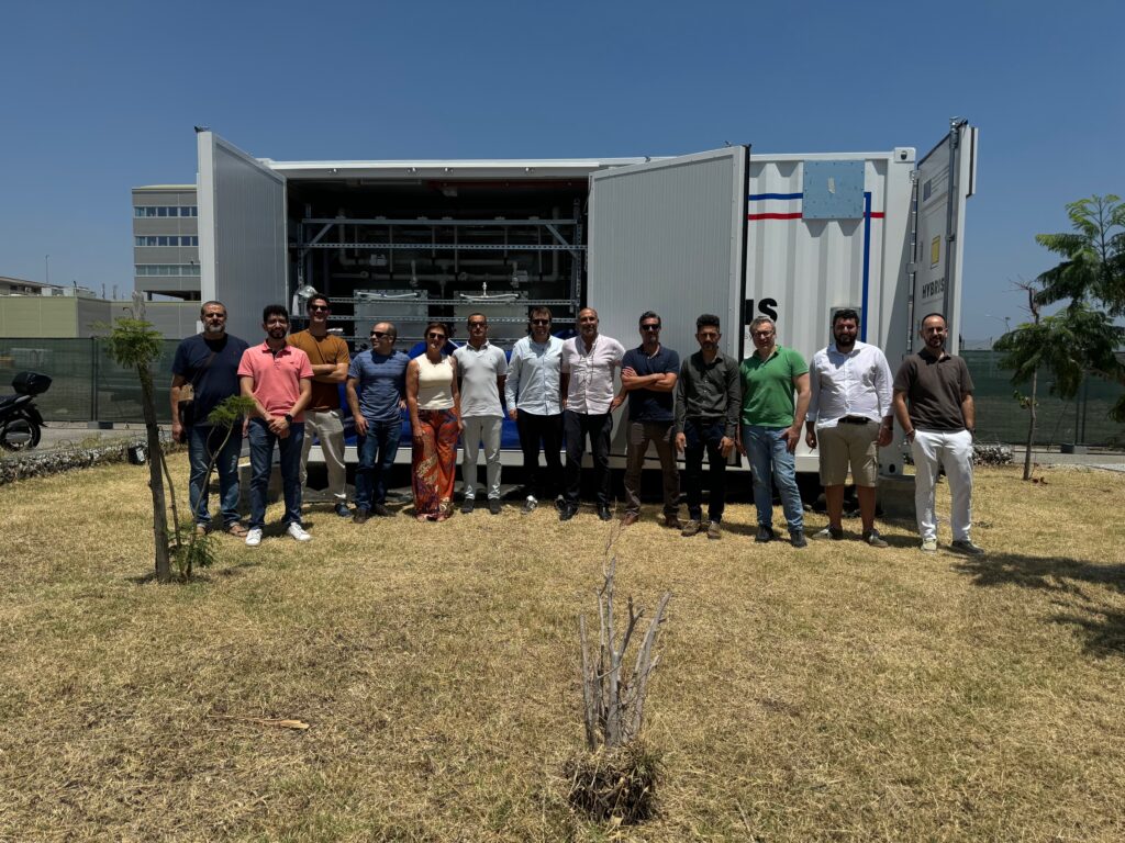 image of consortium partners in front of the Hybris container